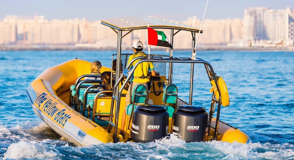 Speedboat sightseeing tour in Dubai