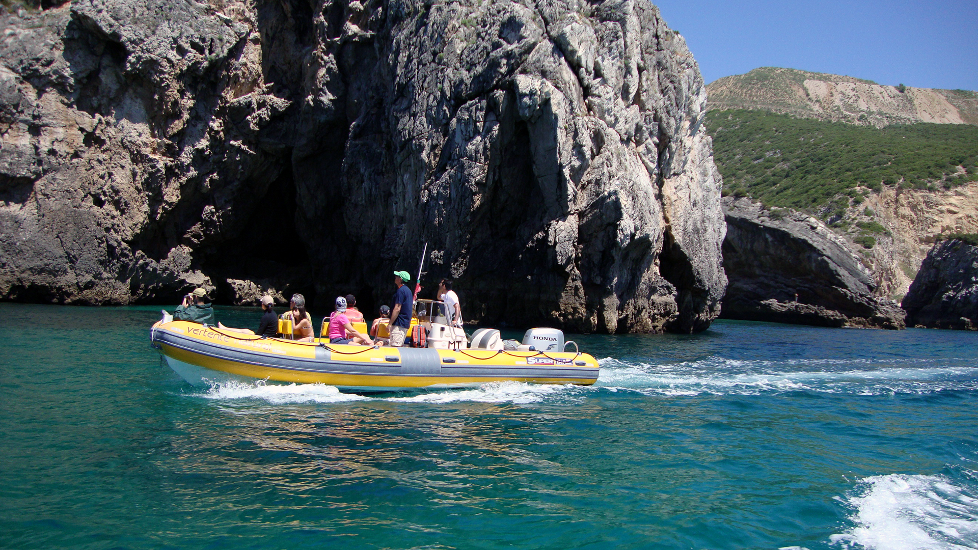 Boat charter in Sesimbra
