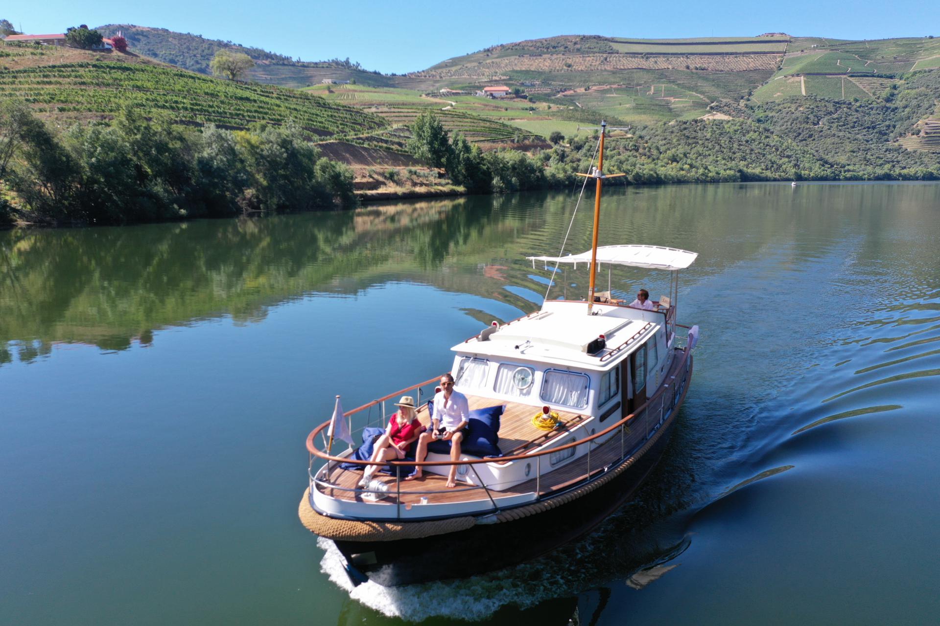 Have a great time onboard and discover the Douro Valley