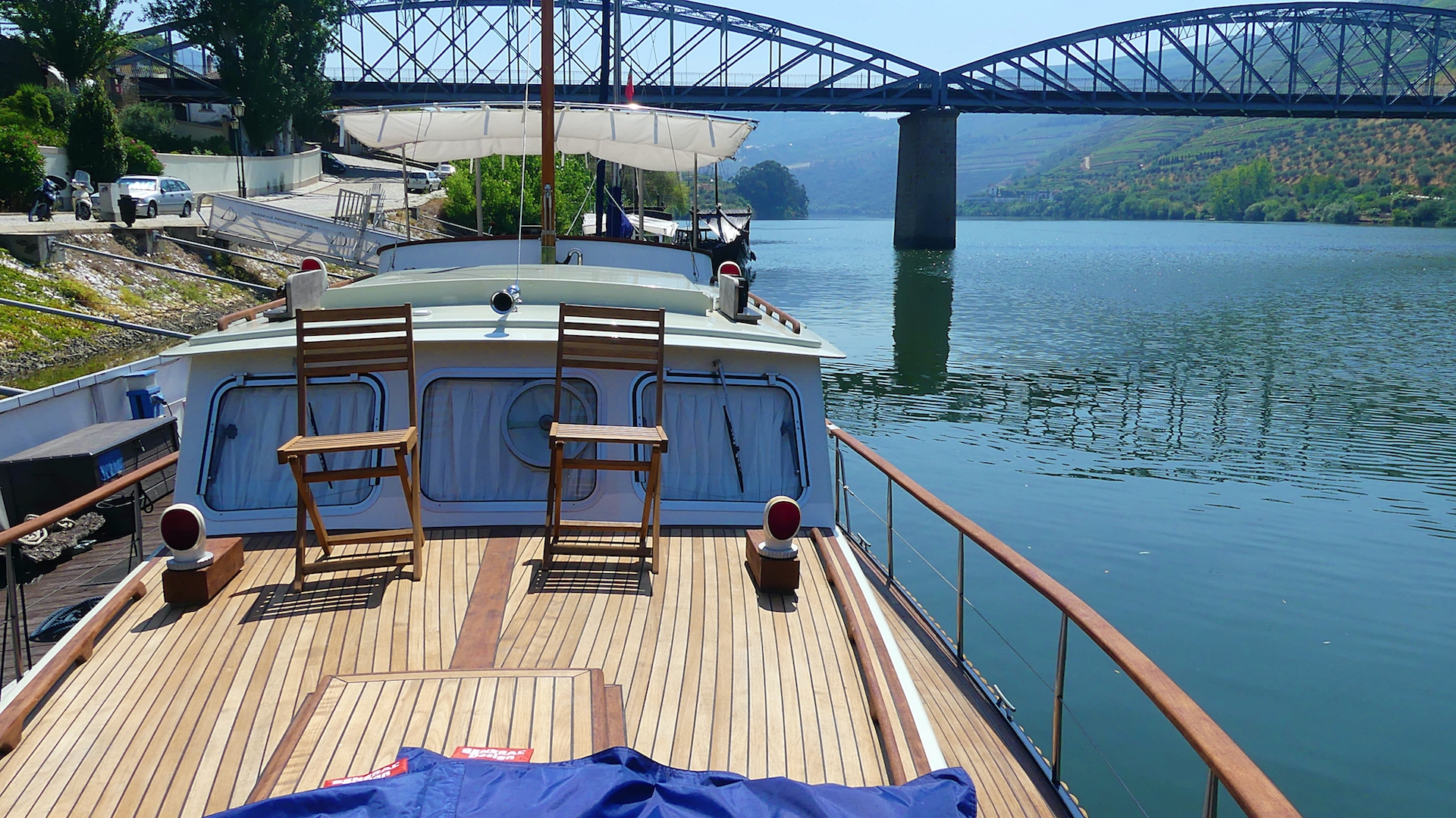 Enjoy the view from your boats in the Douro