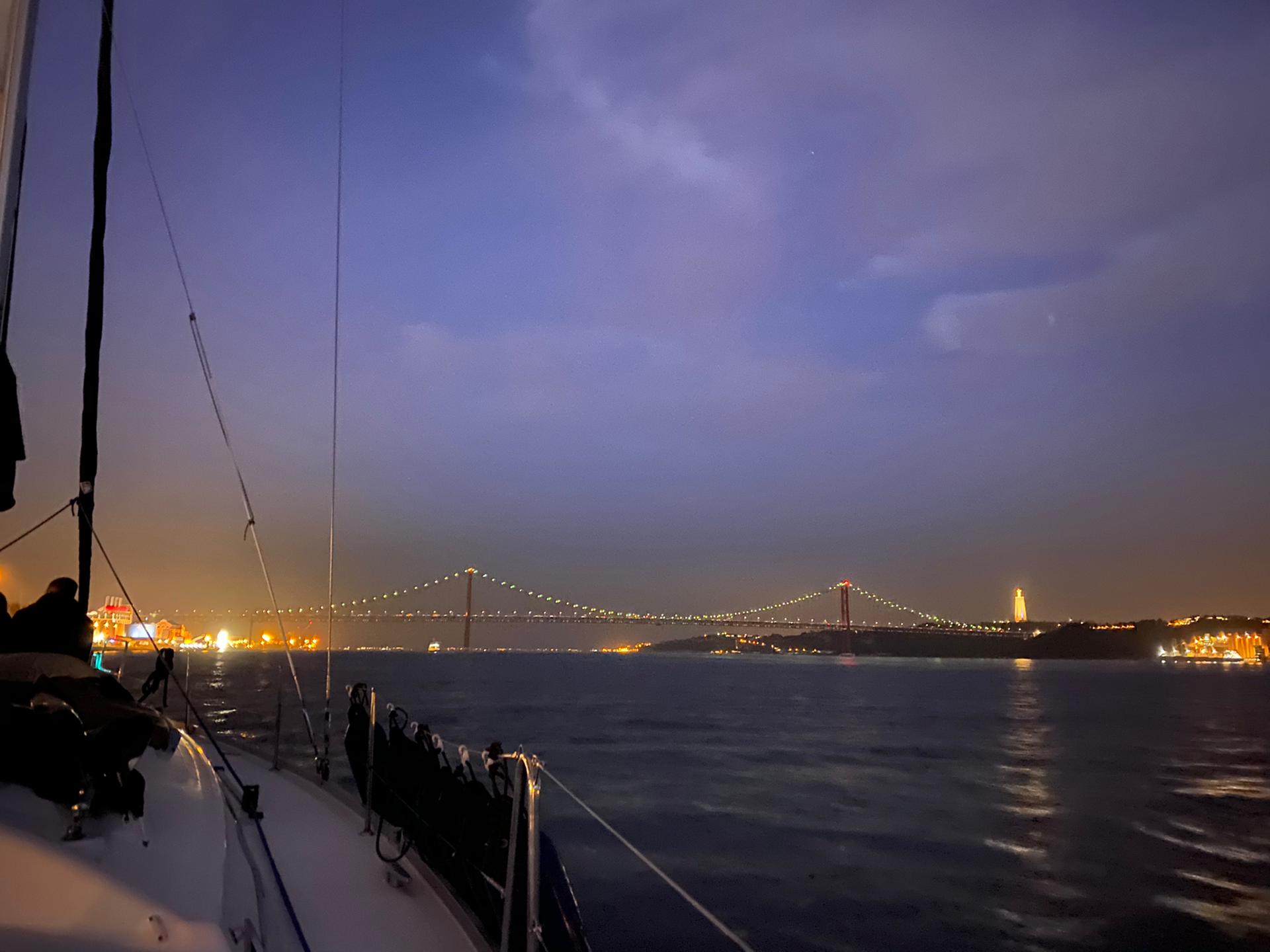sailing tour in Lisbon by night