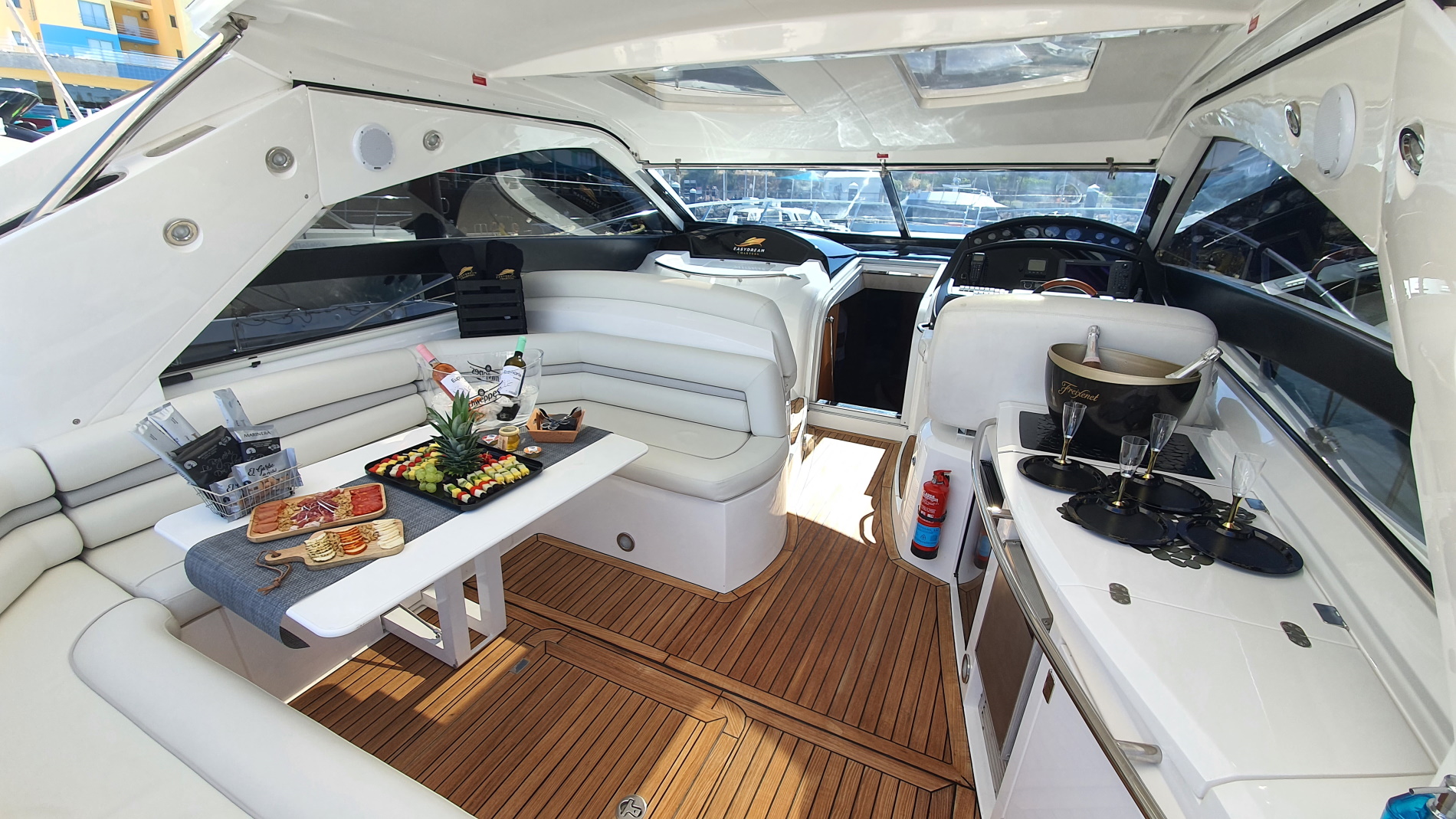 The spacious inside area of your yacht in Albufeira