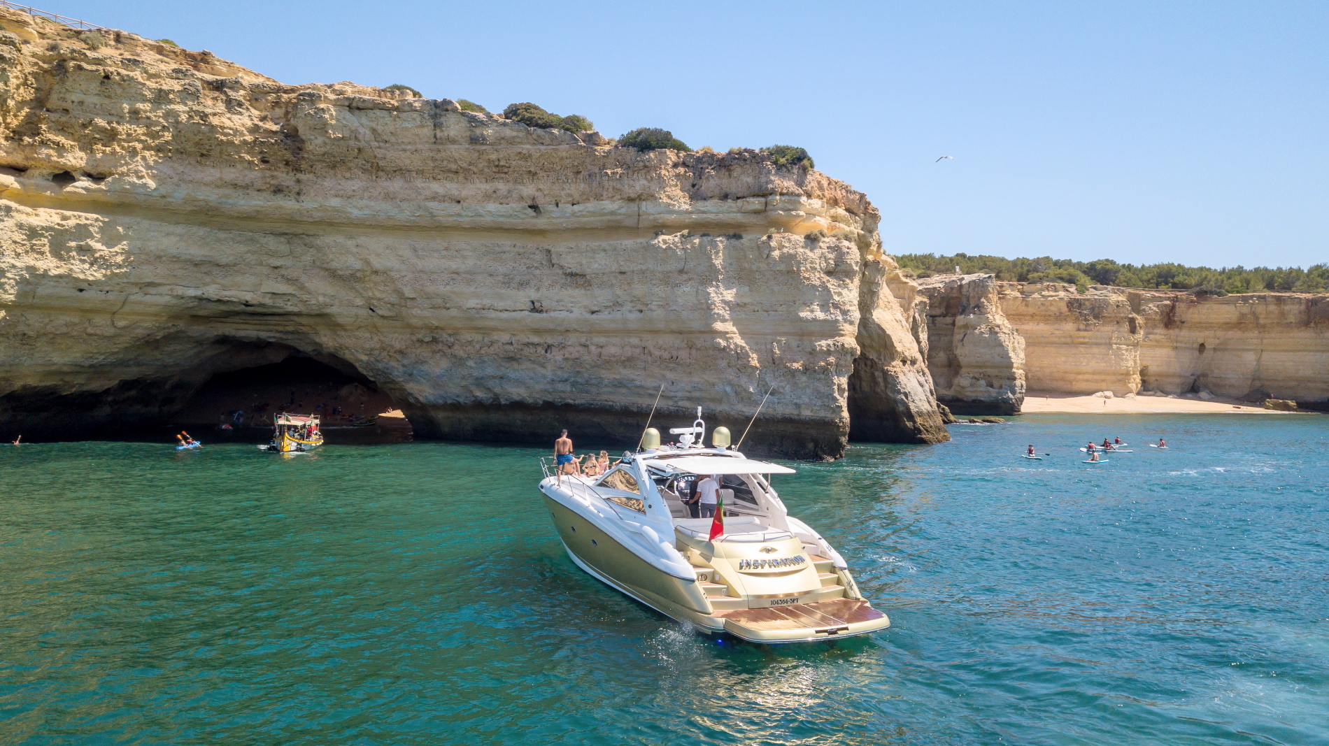 It's an unforgettable experience on your yacht in Albufeira