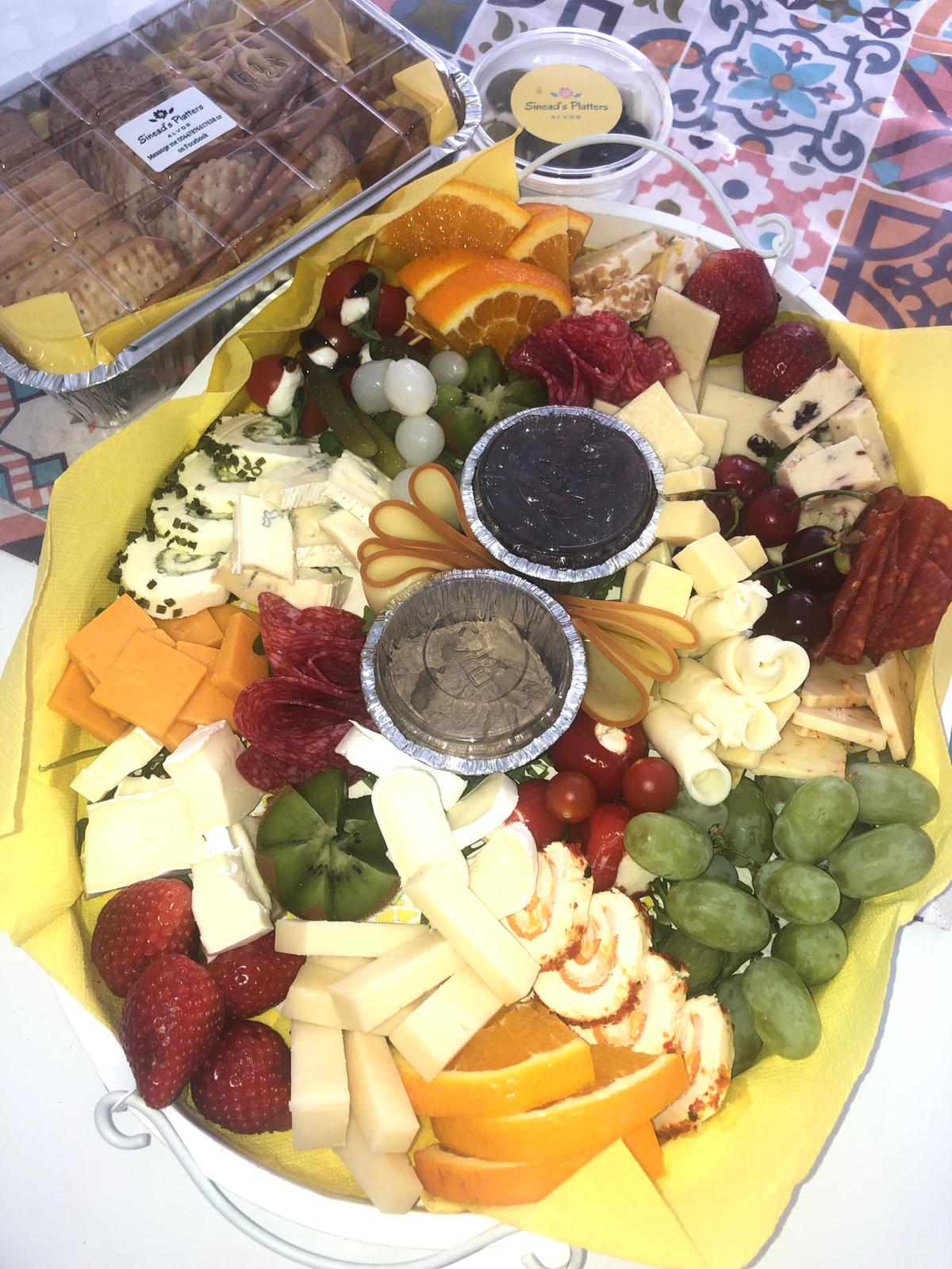 A delicious platter will be served.  With a sellection of cheeses, fruit, salame, presunto, pates, ham and crackers.