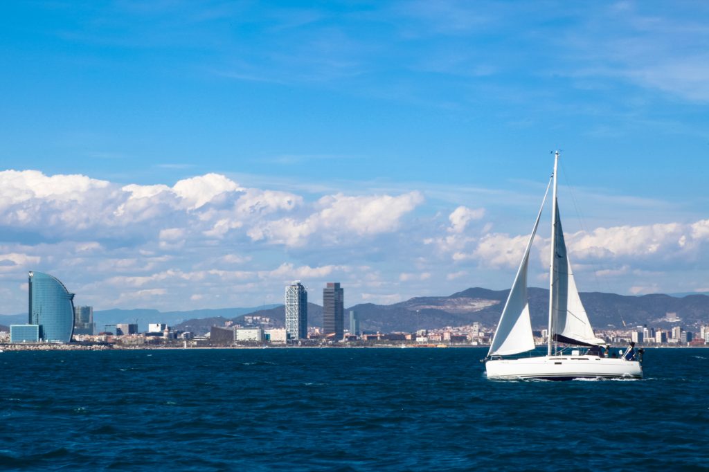 Brunch sailing tour in Barcelona