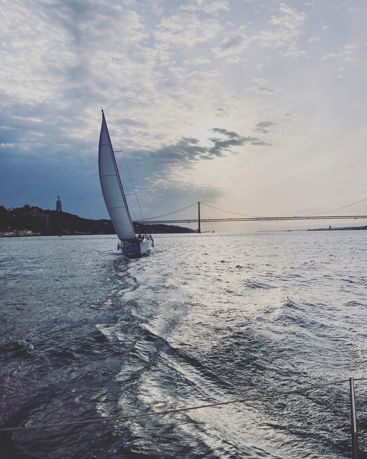 Feel the wind while sailing in Lisbon