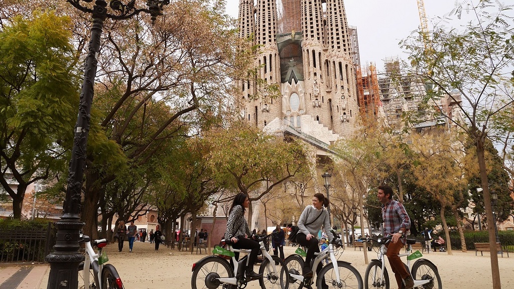 Barcelona e-Bike and Sailing trip