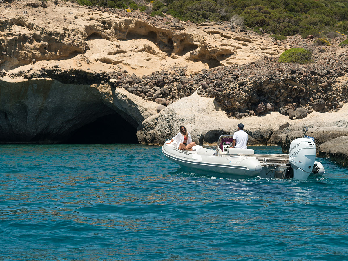 Boat Tour in Milos