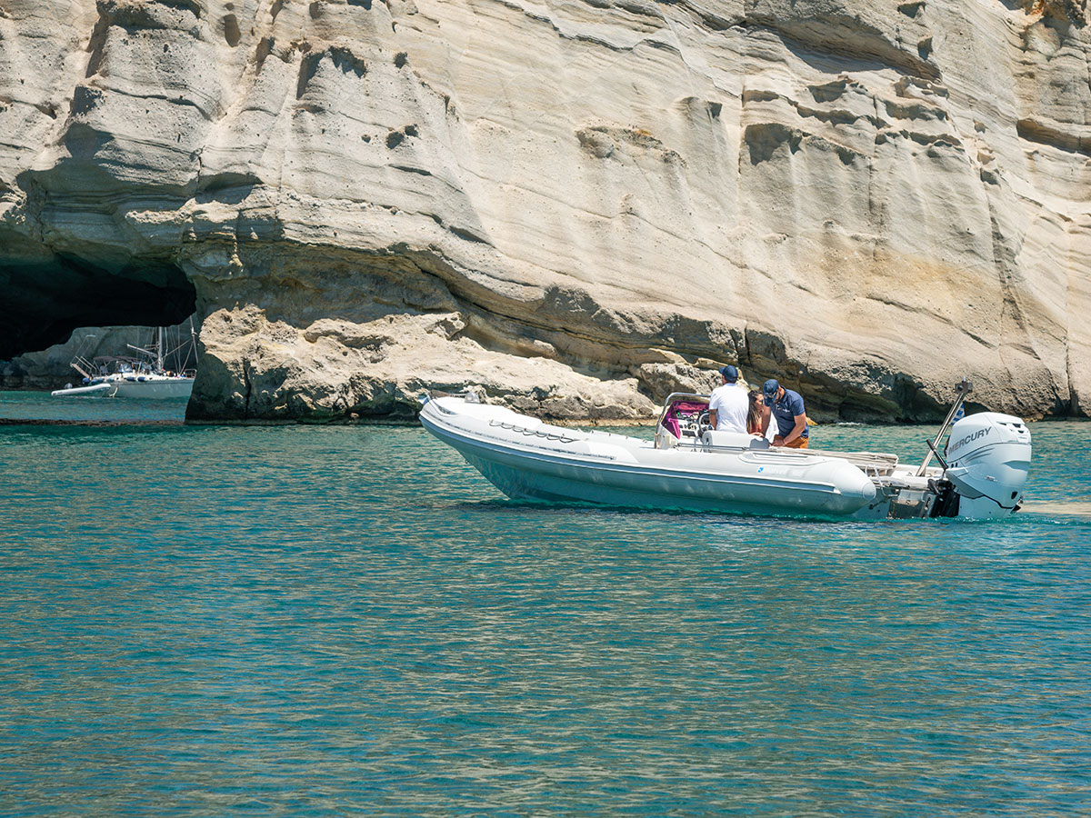 Boat Tour in Milos