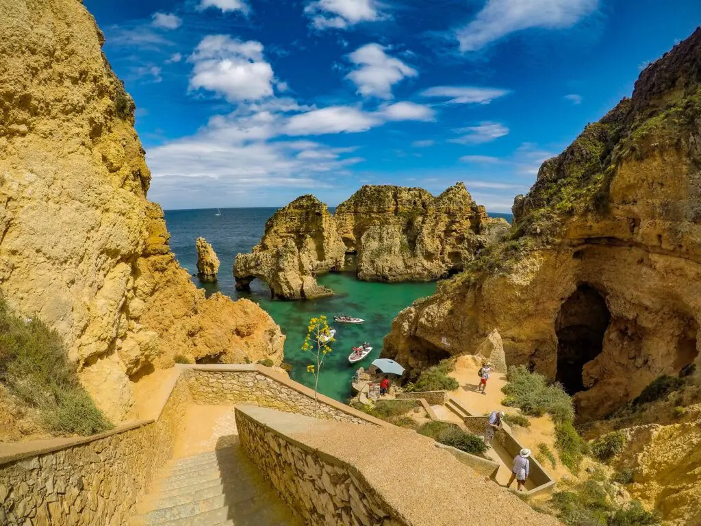 passeio de barco a Benagil e Ponta da Piedade Como se deslocar no Algarve foto de João Coelho