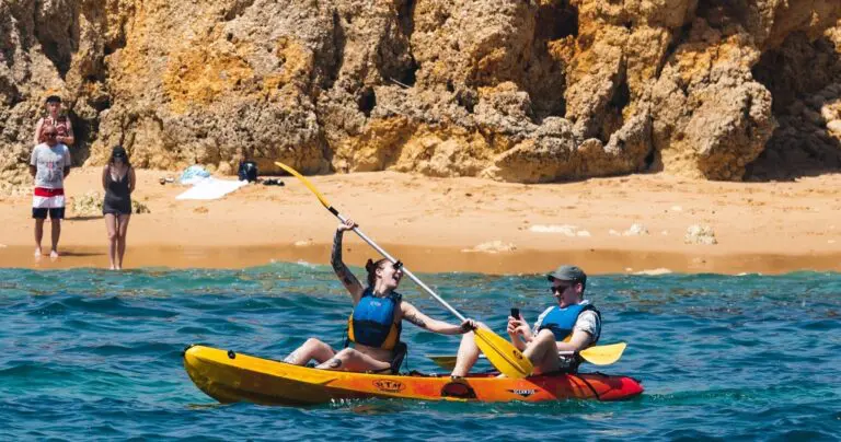 Kajaktour entlang der Küste von Albufeira