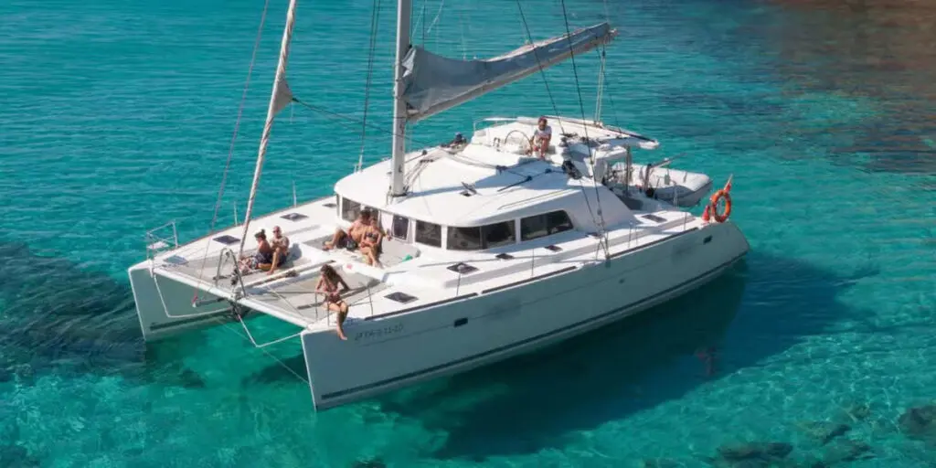 Milos catamaran cruise to Poliegos