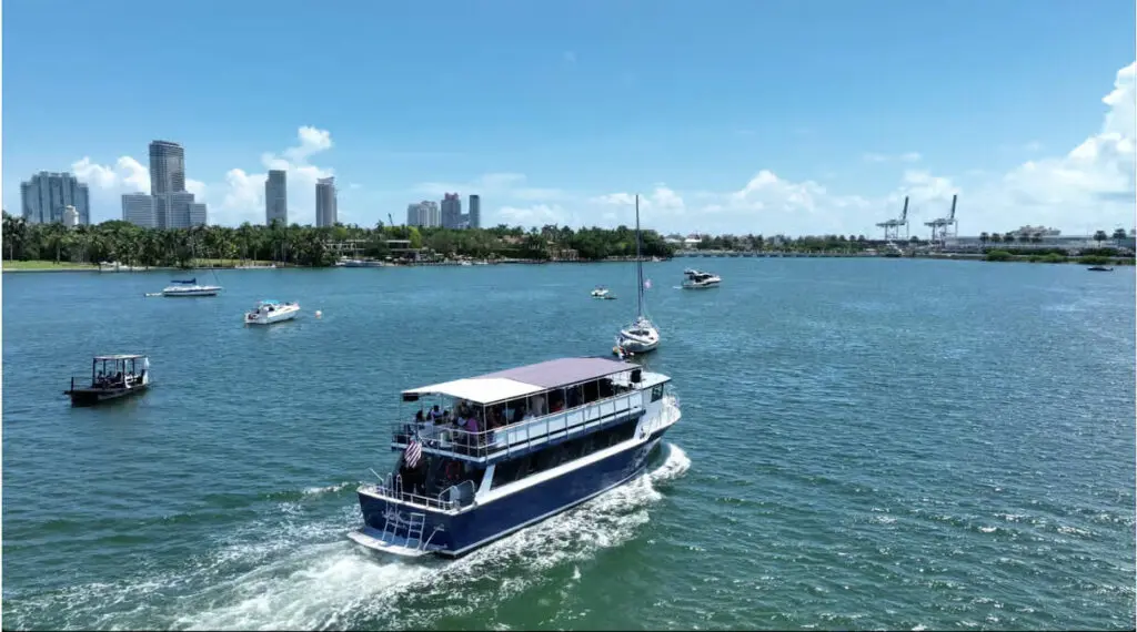 Biscayne Bay & South Beach Boat Tour in Miami