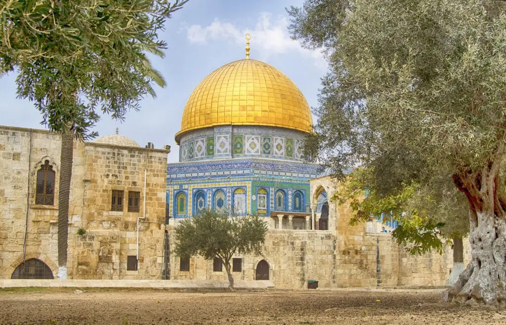 Top Sacred Destinations Around the World: A Spiritual Journey Through 6 Major Religions