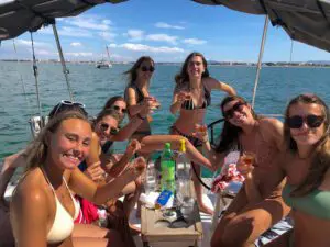 Beach tour by boat in Lisbon