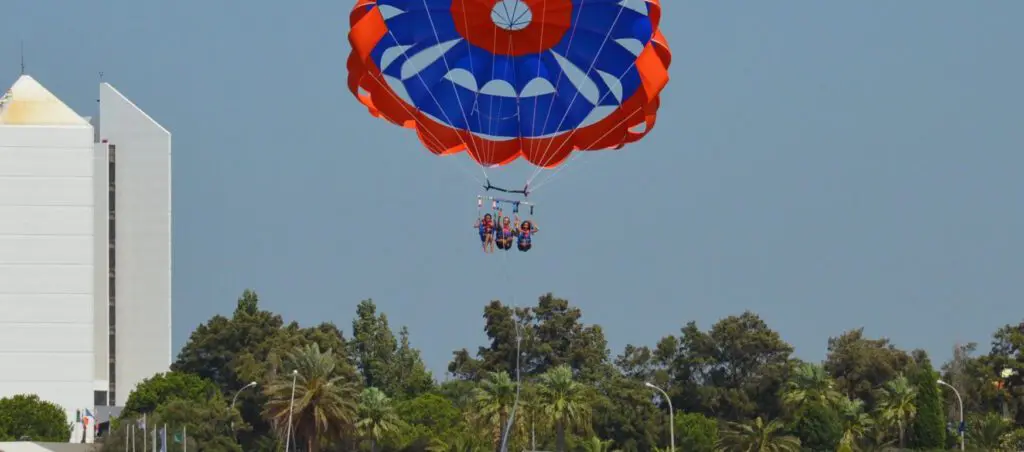 Parasailing in Vilamoura