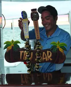 Crucero en catamarán con fuegos artificiales en Waikiki
