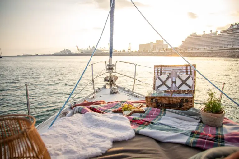 Barcelona: Private Sailing and Picnic Experience