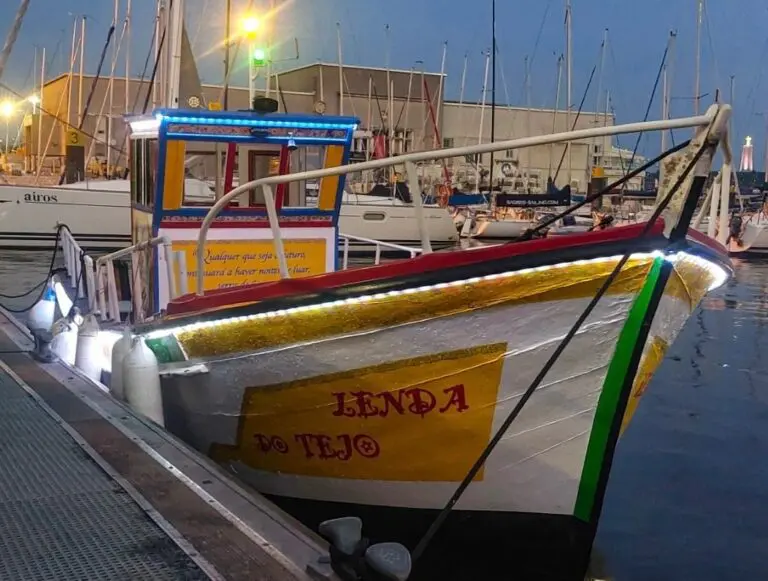 Traditionelle Bootsfahrt in Lissabon
