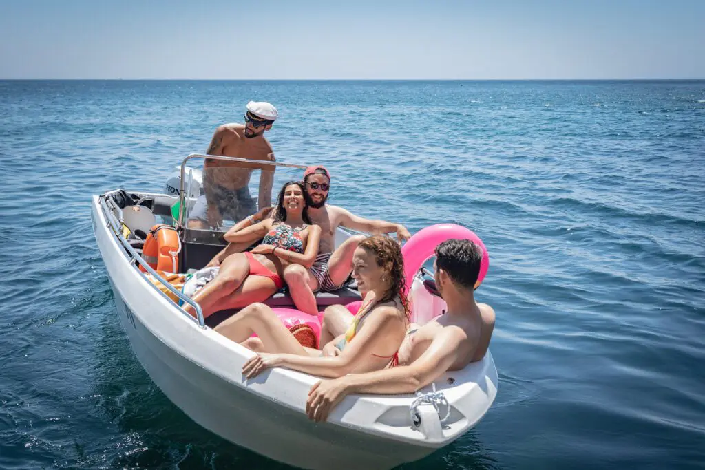 Half-day boat charter in Sesimbra