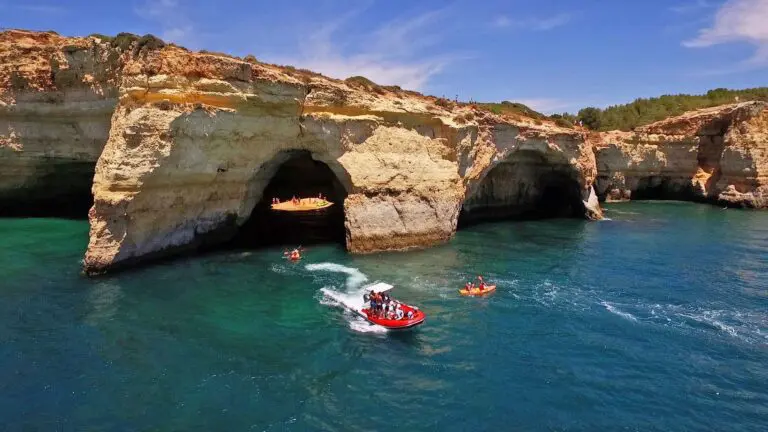 Coast and cave tour in Portimão