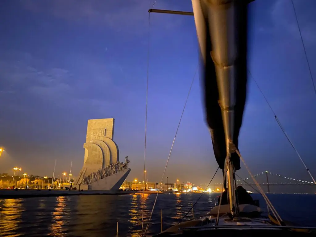 Night sailing tour in Lisbon