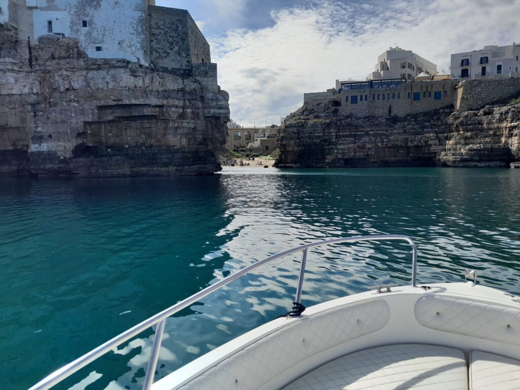 Excursión en barco a las cuevas de Polignano a Mare