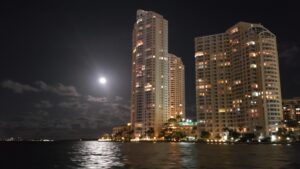 Romantische boottocht bij zonsondergang in Miami