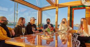 NY Boat Cruise with Champagne & Cheese