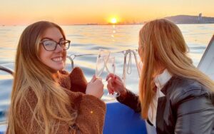 Boottocht bij zonsondergang in Barcelona