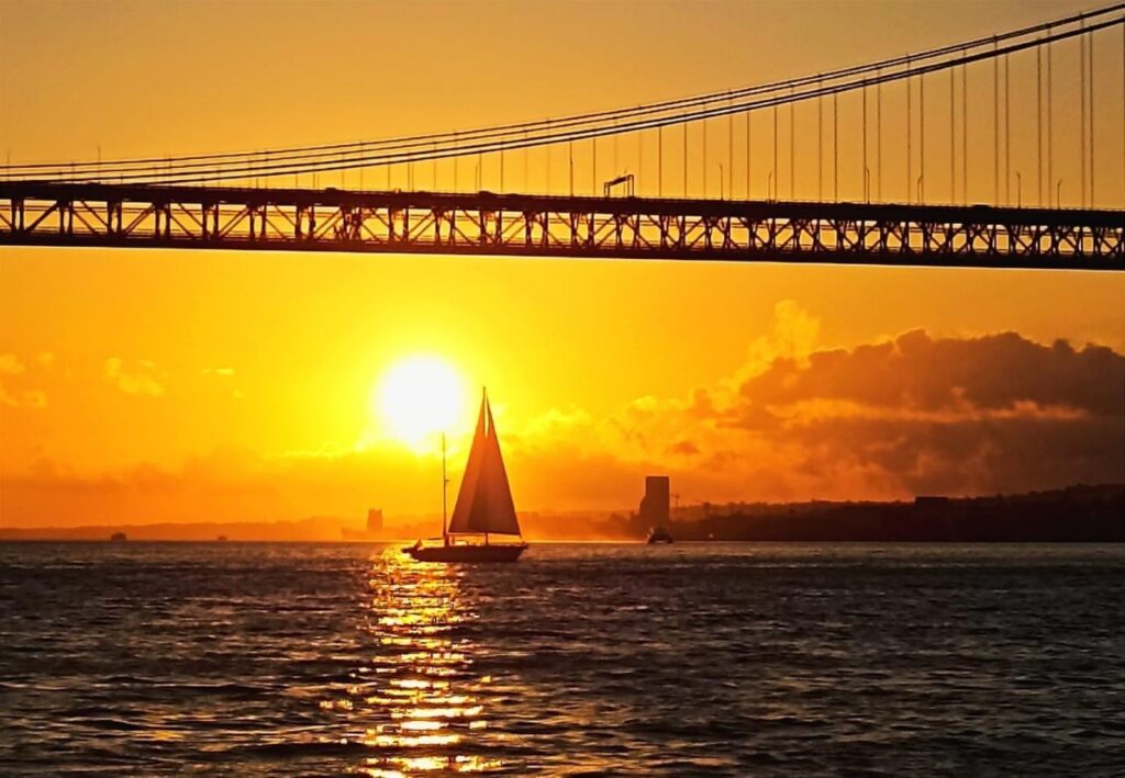 Segelboot-Sonnenuntergangstour in Lissabon