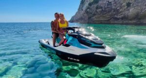 Excursión en moto acuática con delfines en Ibiza