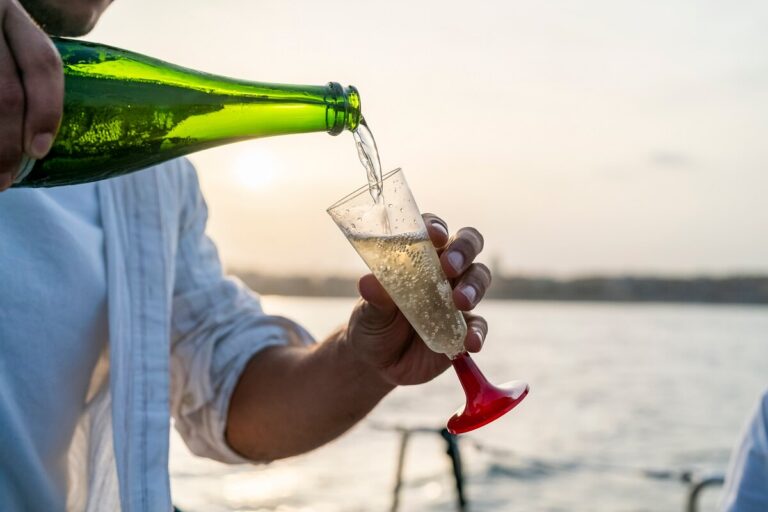 Sailing and Gin Tonic Experience in Barcelona