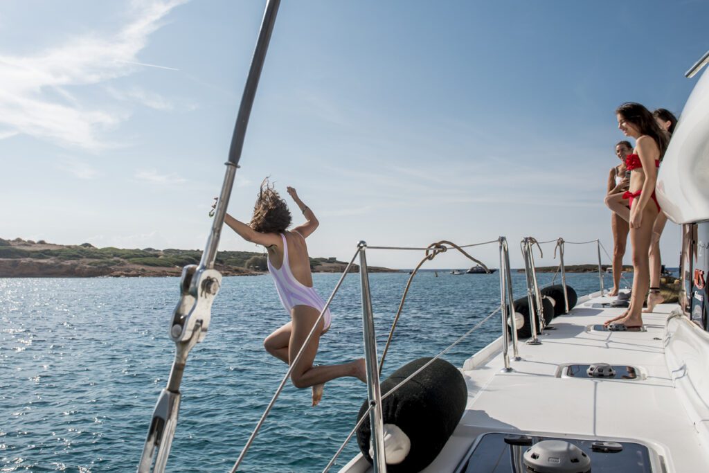 Paseo en barco por la costa de Atenas