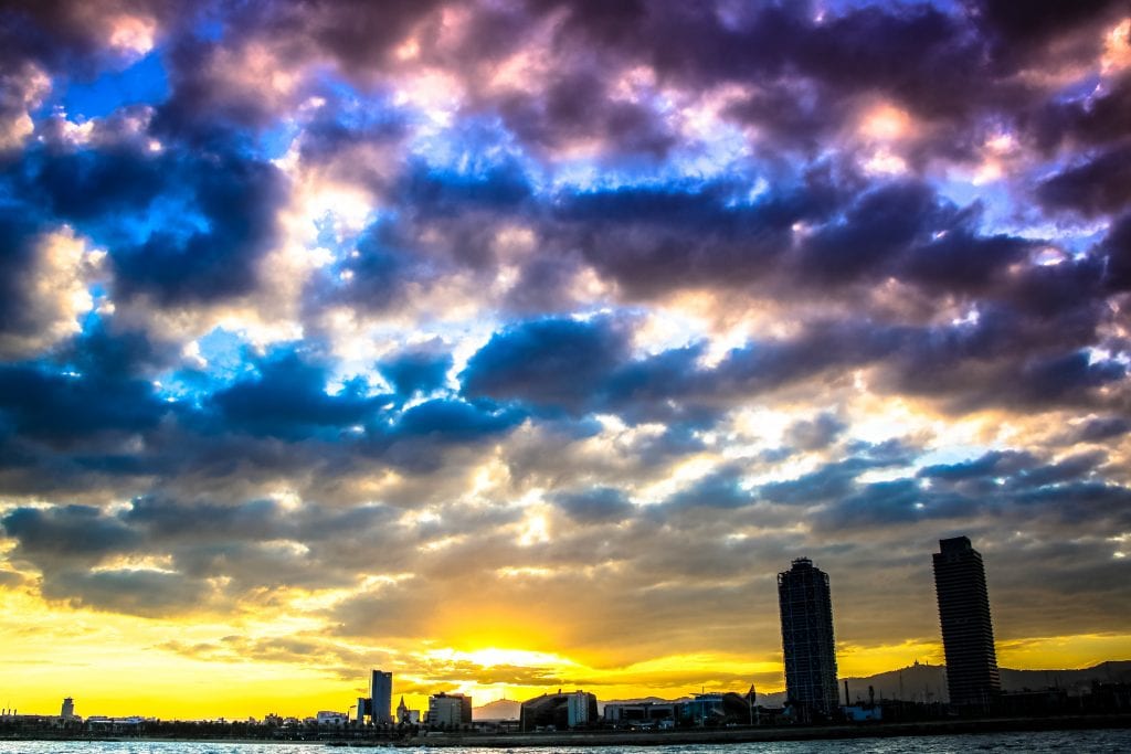 The skies of Barcelone turn into true pieces of art during sunset