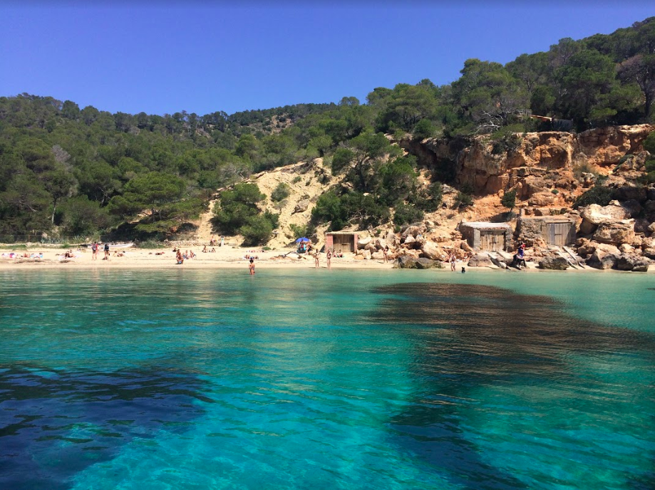 Discover Ibiza´s best beaches by boat