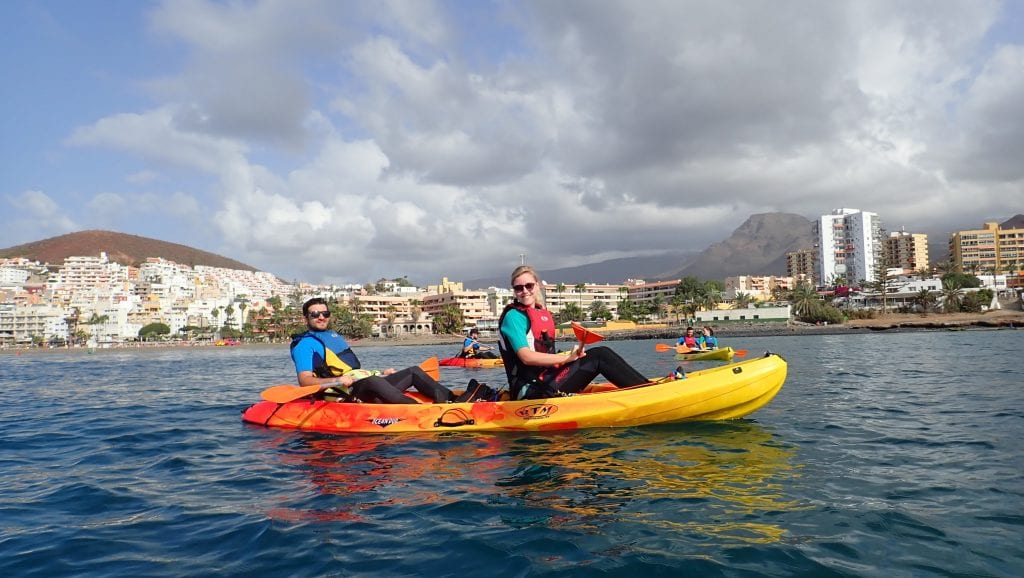 The snorkeling with turtles in Los Cristianos is done by kayak, a great workout!