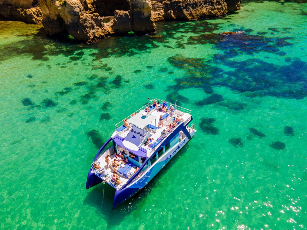 Excursión costera en barco por Lagos