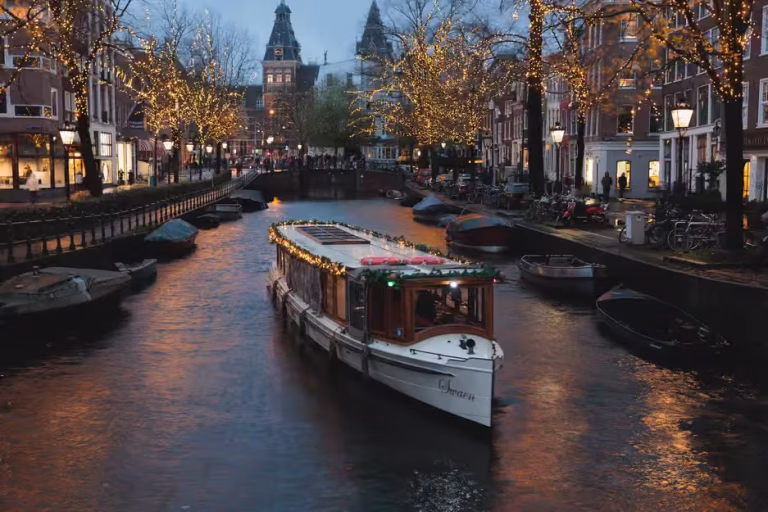 Passeio de barco em Amesterdão com queijo e bebidas