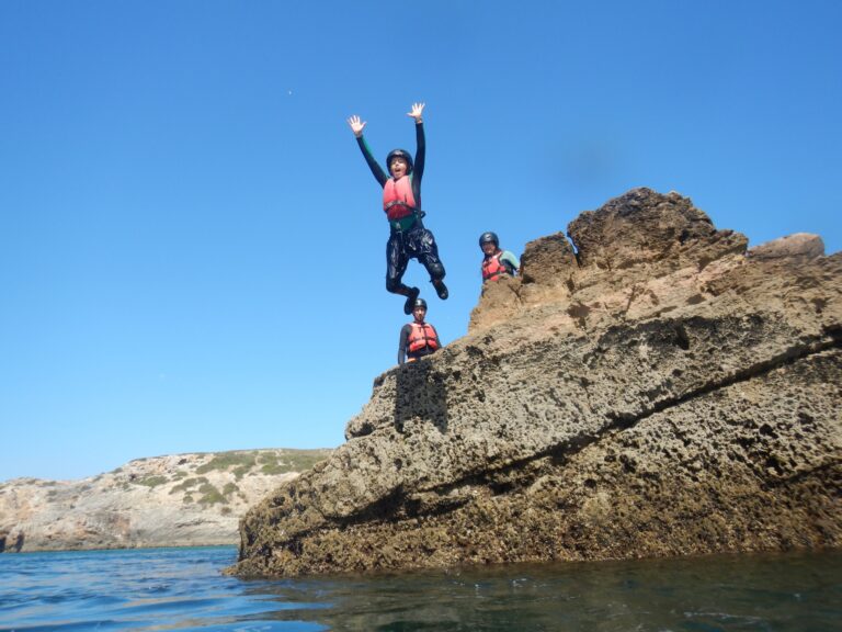 Coasteering para famílias no Algarve