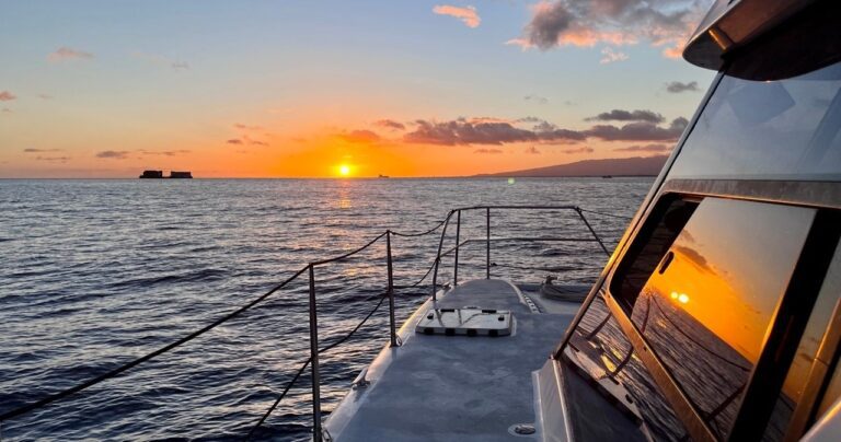 Private Katamaranfahrt bei Sonnenuntergang in Waikiki