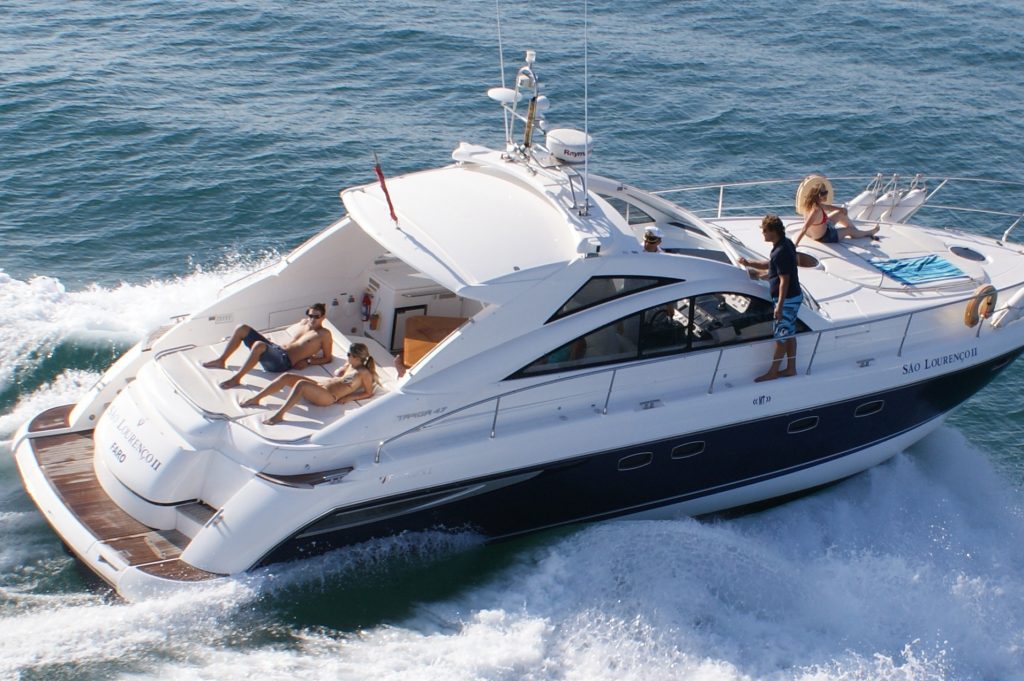Yachtcharter in Vilamoura bei Sonnenuntergang