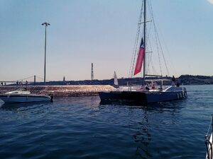 Catamaran zeilen in Lissabon (tot 18 personen)