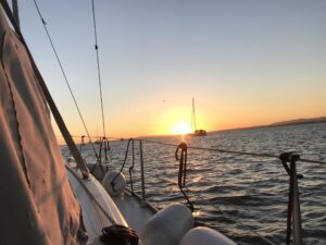 Privé zeiltocht bij zonsondergang in Cascais