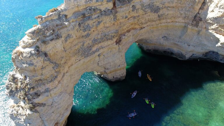 Passeio de barco em Benagil a partir de Albufeira com Kayak ou SUP