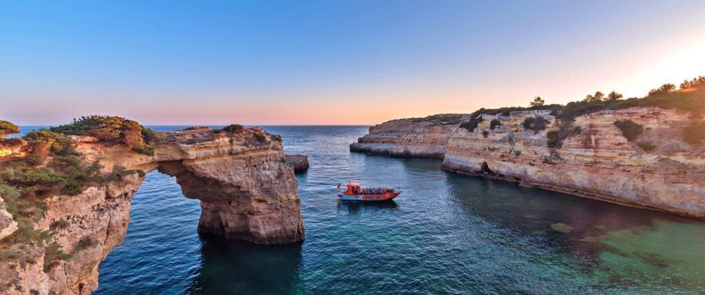 Excursión privada a cuevas y delfines en Albufeira