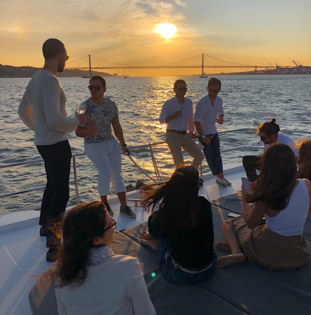 Sonnenuntergang in Lissabon auf einem privaten Boot