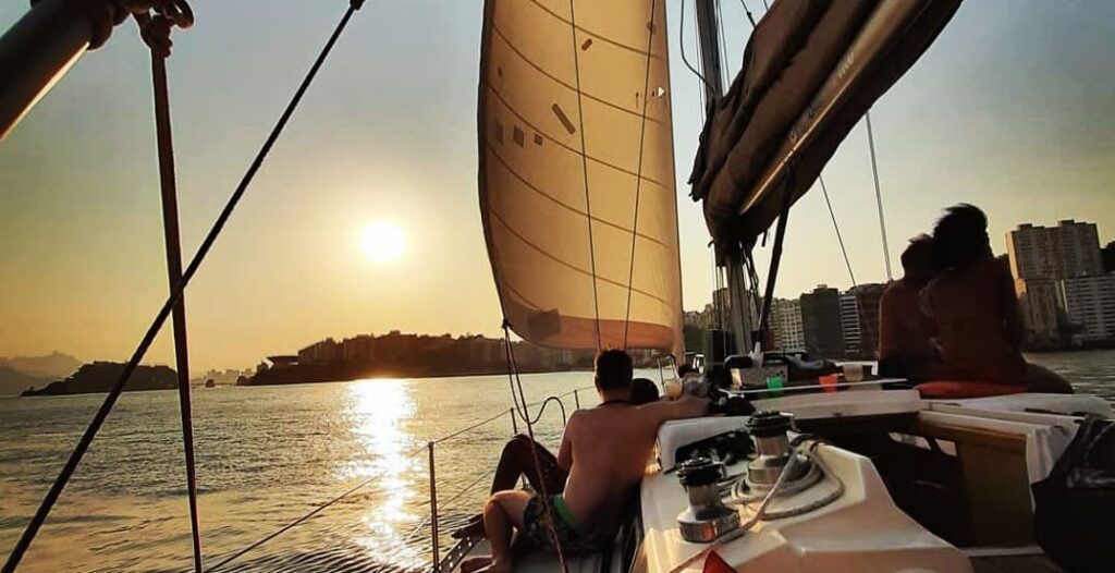 Kreuzfahrt bei Sonnenuntergang in Rio de Janeiro