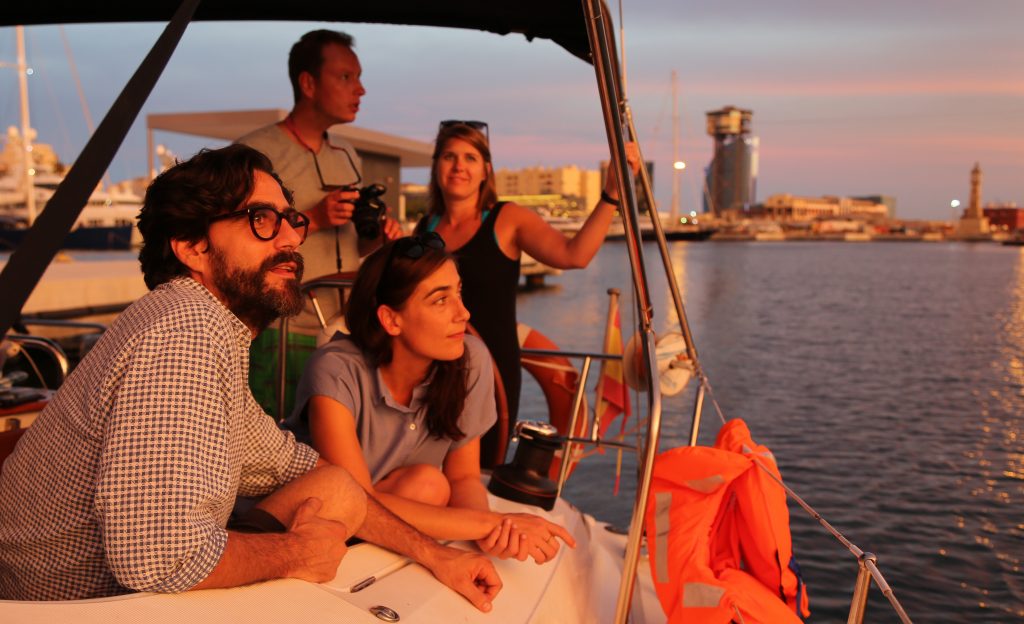 Segeln bei Sonnenuntergang in Barcelona
