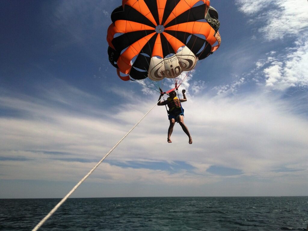 Parasailing in Lagos: adrenaline-boost en onvergetelijk uitzicht